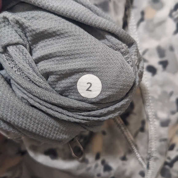 Lululemon Half Zip Pullover size 2 - Picture 8 of 8